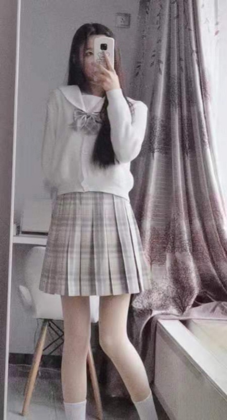 小小豆-贵州省·贵阳市·乌当区-抖音 ***-身高168 体重91 喜欢穿搭 拍照 各种寄拍衣服 包包 鞋子 裤子 饰品 买家秀