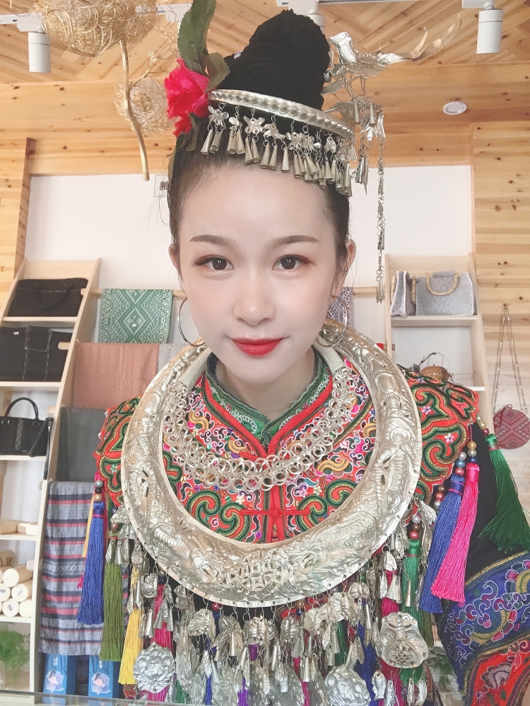 ROCKNA _nana-湖南省·怀化市·通道侗族自治县-抖音lo-可拍买家秀或者服装推广。可排类型:港风复古乐观、民族文化类、欧美风格~多元化~
