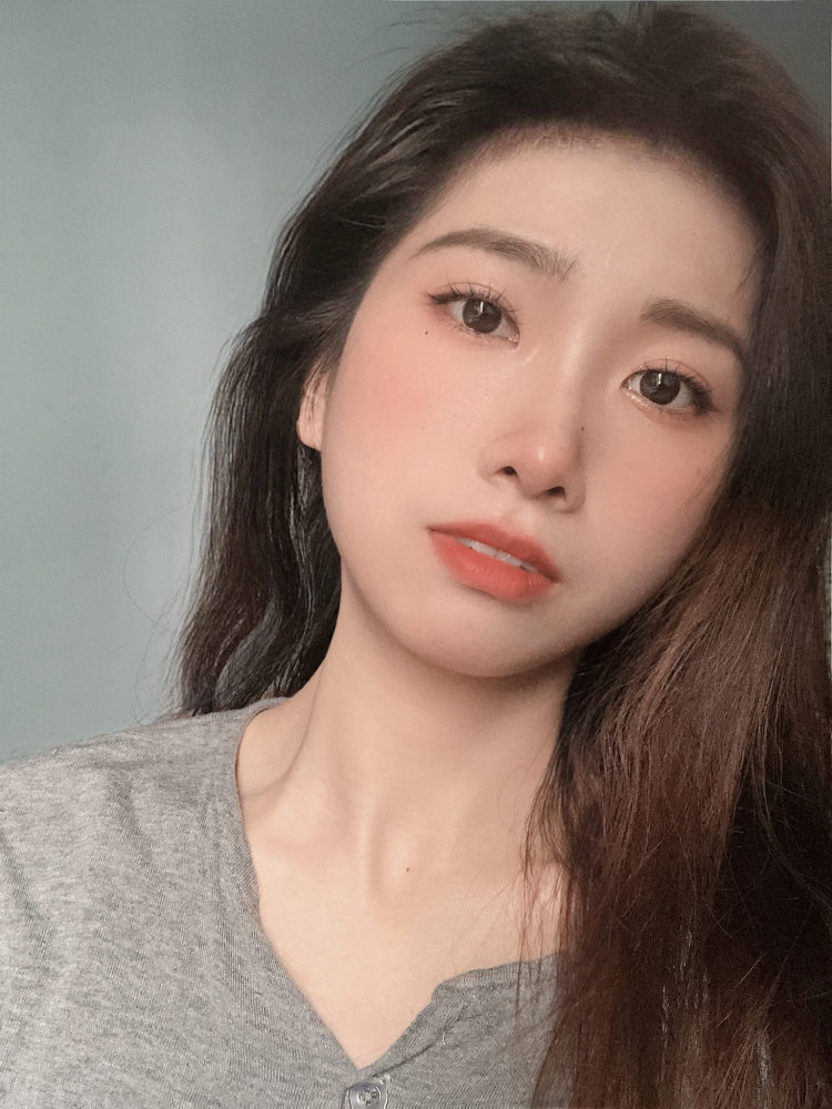 羊羊羊-广东省·潮州市·潮安区--年龄：22 
身高：155
体重：78
接寄拍，美瞳，衣服，帽子，鞋子，首饰等等都可以，会穿搭，可发***，微博，抖音