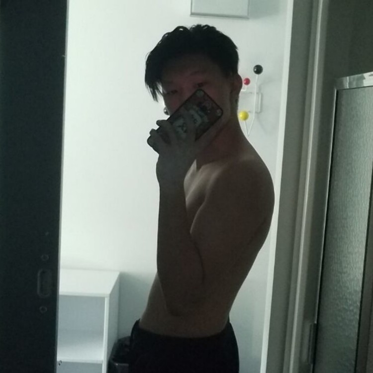 唔知叫乜名-广东省·广州市·番禺区-抖音-身高186cm，体重75kg，肩膀宽，身体比例好，不驼背，脖子长，很好的衣架子,目前短发，可以接受短寸，不会化妆，可以带美瞳