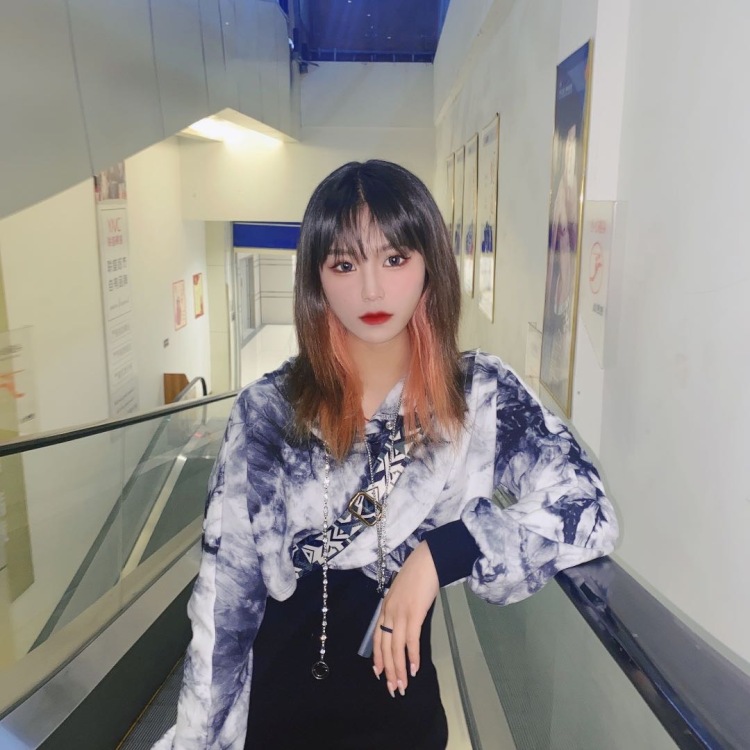 --浙江省·台州市·临海市--身高155体重86喜欢穿搭,拍照,接买家秀 衣服饰品 包包 美瞳 鞋子 等