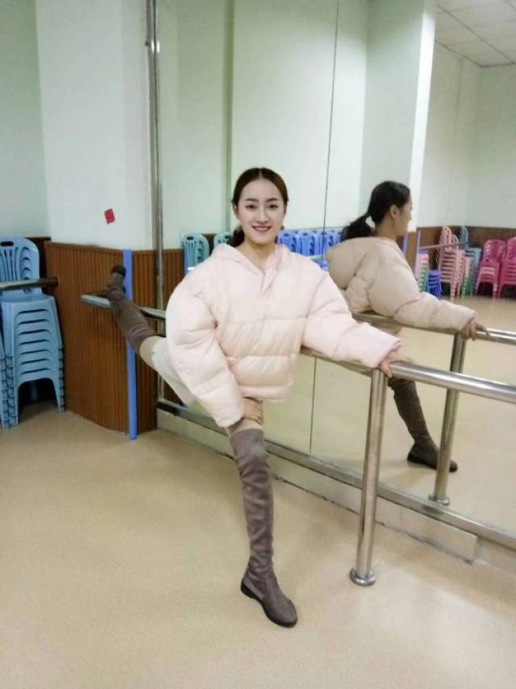 秋秋妹-重庆市·重庆市·渝北区-抖音 知乎 -身高158
体重45
接寄拍 会p图 爱拍照
宝妈一枚