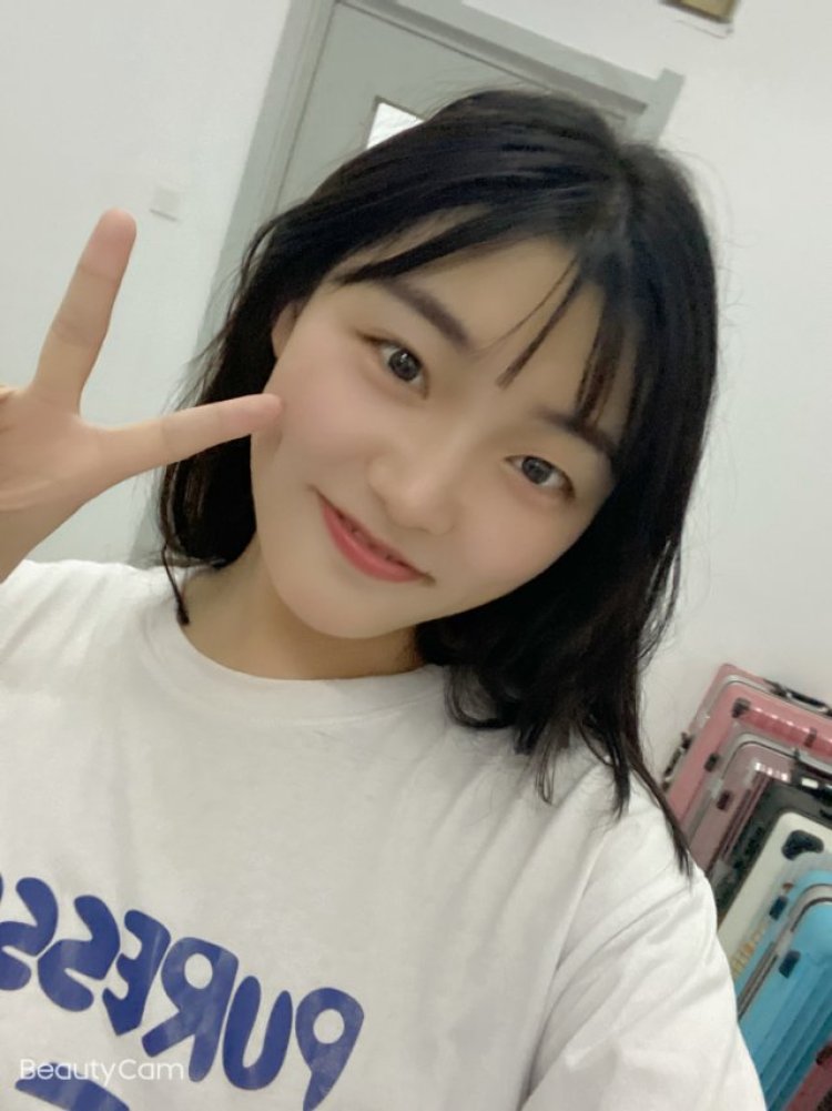 捎一个月亮-山东省·德州市·德城区--接寄拍，女，18岁，身高170，体重55㎏，职业学生，想接点寄拍赚零花钱，风格多变，比如可以接穿着类，或者是化妆品类的等，爱好运动类的一切