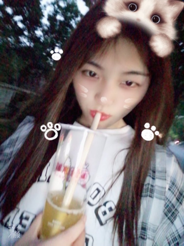 捎一个月亮-山东省·德州市·德城区--接寄拍，女，18岁，身高170，体重55㎏，职业学生，想接点寄拍赚零花钱，风格多变，比如可以接穿着类，或者是化妆品类的等，爱好运动类的一切