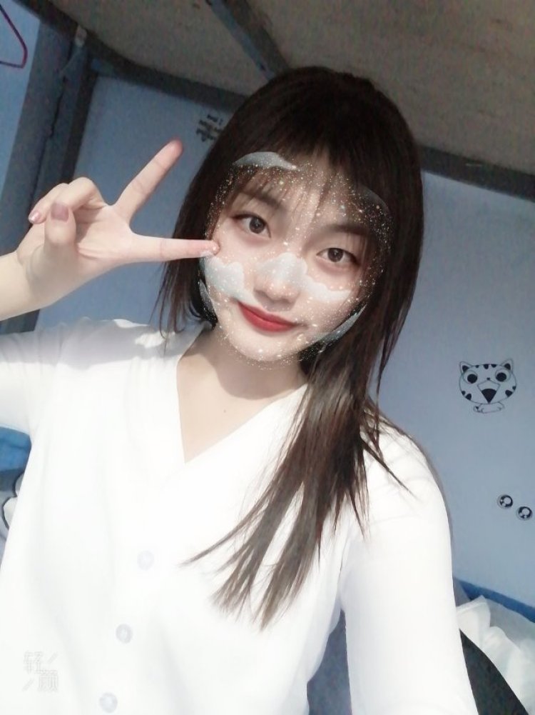 捎一个月亮-山东省·德州市·德城区--接寄拍，女，18岁，身高170，体重55㎏，职业学生，想接点寄拍赚零花钱，风格多变，比如可以接穿着类，或者是化妆品类的等，爱好运动类的一切