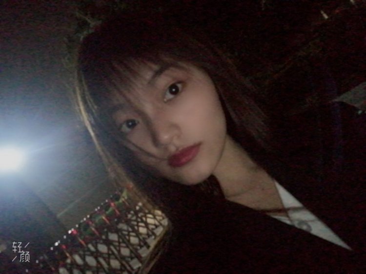 捎一个月亮-山东省·德州市·德城区--接寄拍，女，18岁，身高170，体重55㎏，职业学生，想接点寄拍赚零花钱，风格多变，比如可以接穿着类，或者是化妆品类的等，爱好运动类的一切