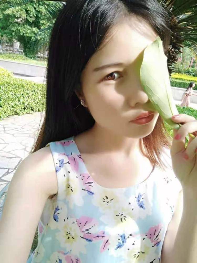 抬头望-广西壮族自治区·柳州市·城中区--抖音,买家秀,会P图,喜欢拍照, 比较倾向小个子风格,衣服鞋子包包等等