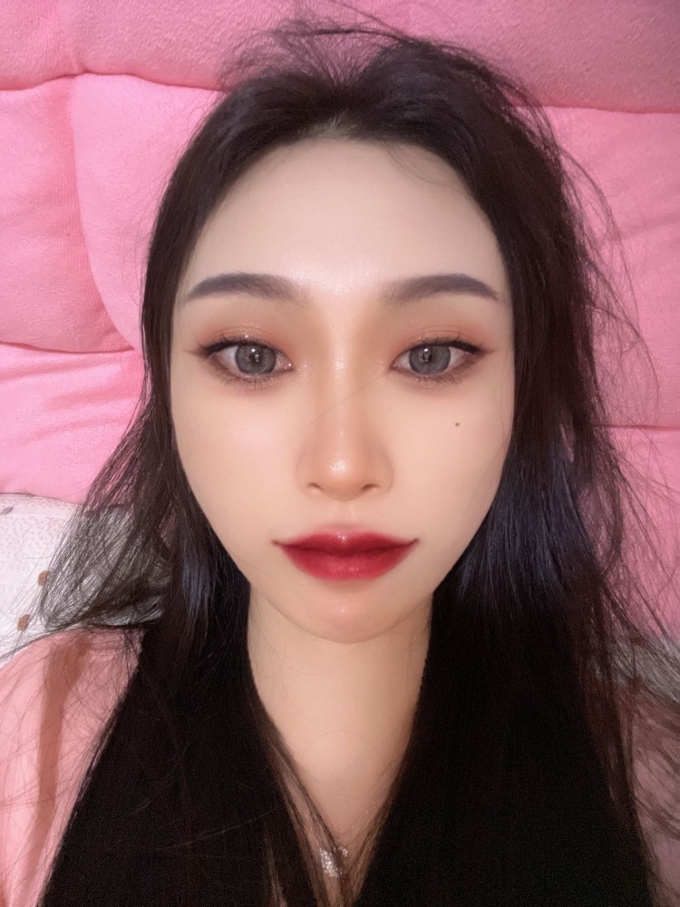 王-北京市·北京市·海淀区-快手-买家秀 卖家秀 做短视频 家有猫咪 可以做吃播
25岁 身高1.68 体重78斤 自由职业 兴趣爱好唱歌等