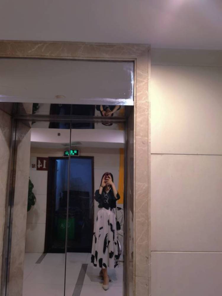 故友。-江苏省·常州市·钟楼区-抖音-身高172 体重130 梨型身材 可接服装 饰品 包包