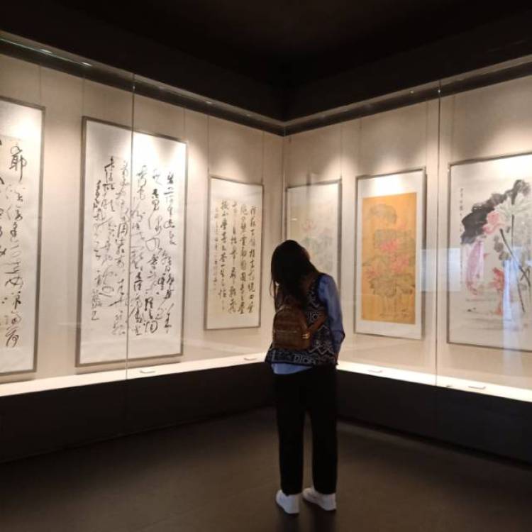 璐HelloKitty-山东省·枣庄市·滕州市--化妆品衣服裤子饰品都可以接最近有些胖了体重130身高173还希望诚意相待