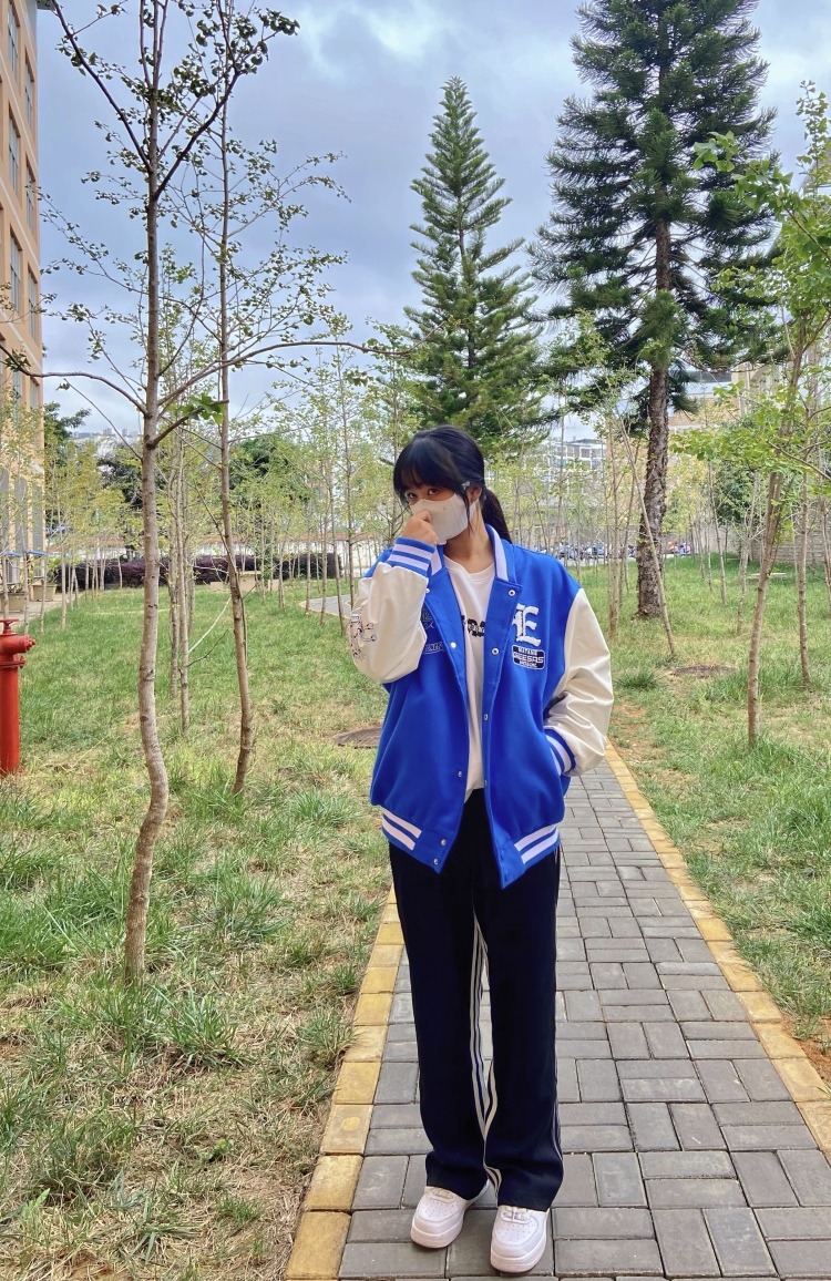 丹丹-云南省·文山壮族苗族自治州·文山市--身高:163cm
体重:53kg
接单:衣服、饰品、鞋、
衣服风格多变,多样化(韩系、日系、森系、情侣、甜酷等)
出图质量OK