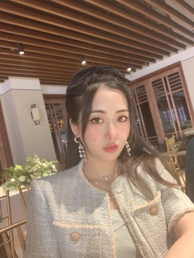 A 米修米修💕-浙江省·金华市·磐安县-微博 抖音 *** -接寄拍 有寄拍经验 淘宝拍图经验 微博粉丝6000 + 高级ins 风 韩风 各类饰品 首饰