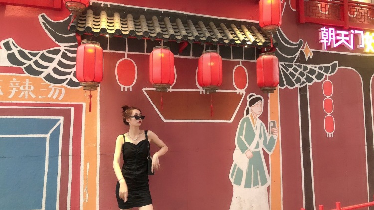ENDED-内蒙古自治区·包头市·昆都仑区--身高174体重55公斤,平时喜欢拍照,在家撸妆,可以拍美妆类的开箱种草照片或者视频,衣服穿搭类的照片或者视频也可以哦