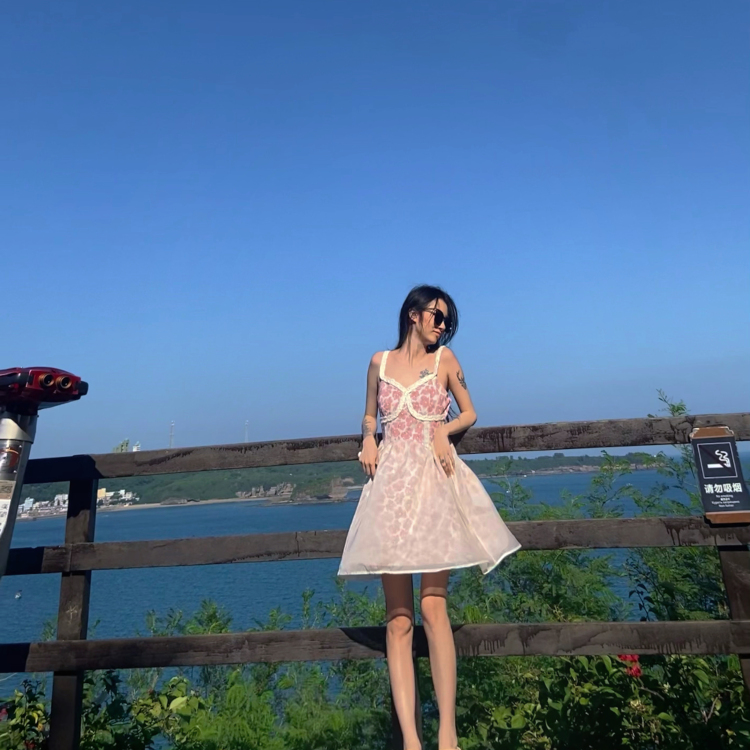 鬼鬼-四川省·成都市·成华区--接寄拍 各种风格 什么都可拍 拍照技术p图技术都不错 长相中等偏上 身材也是中等偏上