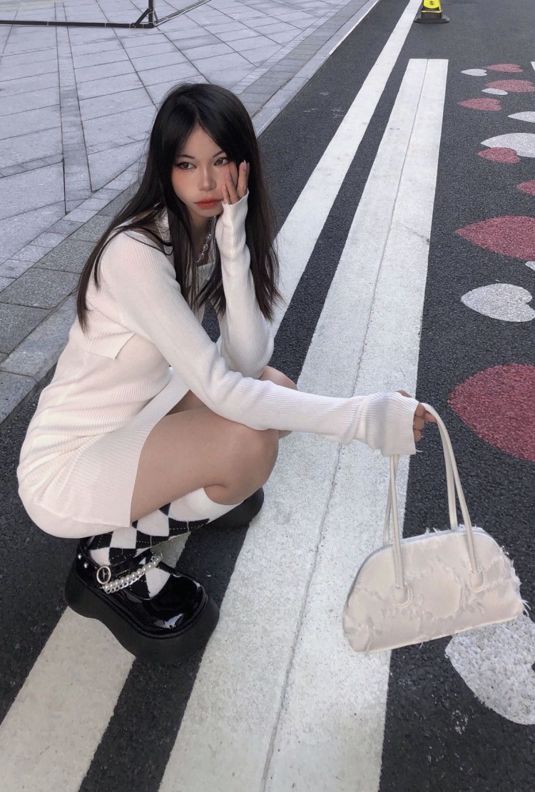 Tabooキ-广东省·中山市·小榄镇-抖音/***/快手-我的兴趣爱好可以说是爱拍照,然后喜欢玩穿搭会化妆,我想就是接单,接一下寄拍呀,合作一下 好物分享好物种草都可以
