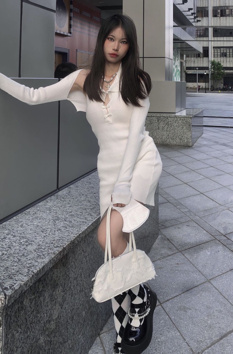 Tabooキ-广东省·中山市·小榄镇-抖音/***/快手-我的兴趣爱好可以说是爱拍照,然后喜欢玩穿搭会化妆,我想就是接单,接一下寄拍呀,合作一下 好物分享好物种草都可以