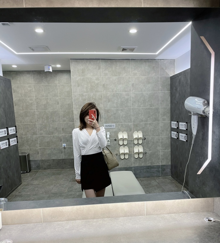 刘乐乐-湖南省·长沙市·雨花区-抖音 ***-小个子可接寄拍(服装,饰品,包包,鞋子,帽子等……)可拍摄视频,会P图会剪辑视频,本人风格多变,可以尝试各种各样的。
身份:自由职业
年龄:24
身高:155
体重:76斤
三围:腰围60胸围76.5