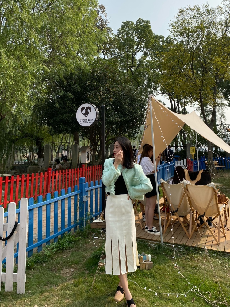 XIAOEN--湖北省·武汉市·江岸区--可接寄拍 出图快 精修图 tb pdd都可接.以及探店打卡等