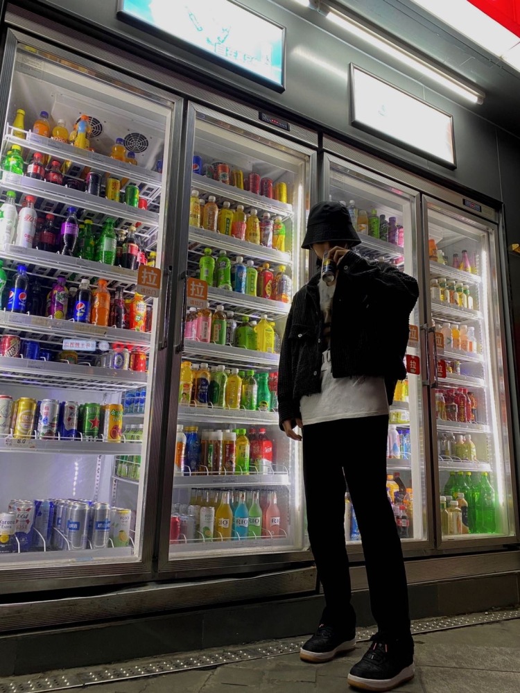 min-江苏省·苏州市·昆山市--身高178,体重60。
接寄拍,探店,会拍照会p图,欢迎大家一起合作,有经验