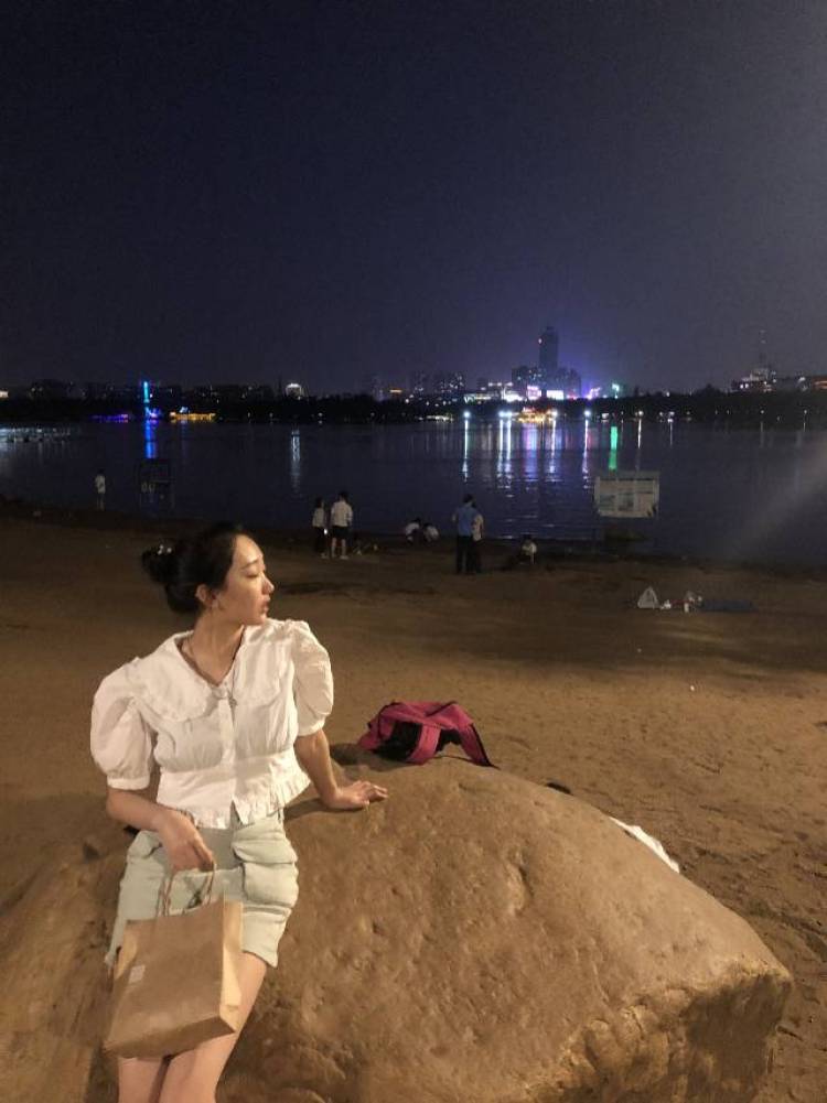 哇哒西蛙-吉林省·长春市·南关区-抖音 快手-身高170,体重105斤。接寄拍(服装 包包 鞋 美瞳 都🉑 ),种草短视频。会拍照会p图。
