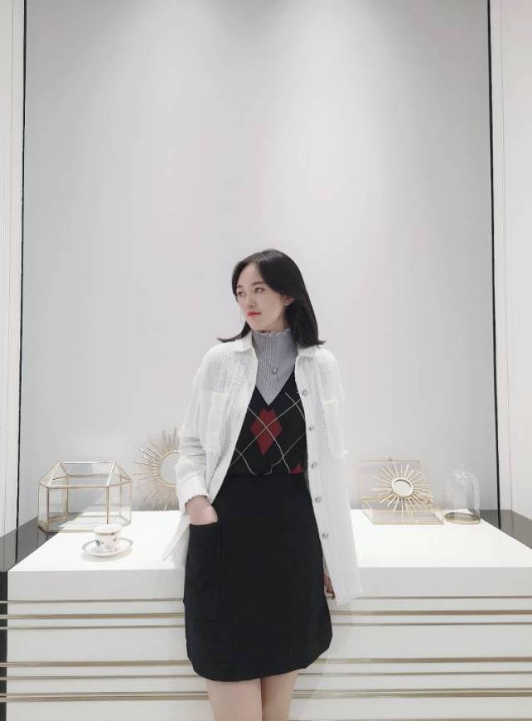 夏慕-贵州省·贵阳市·白云区--身高168cm,体重49kg,会拍照会批图,做事追求完美,细心,能驾驭任何风格。