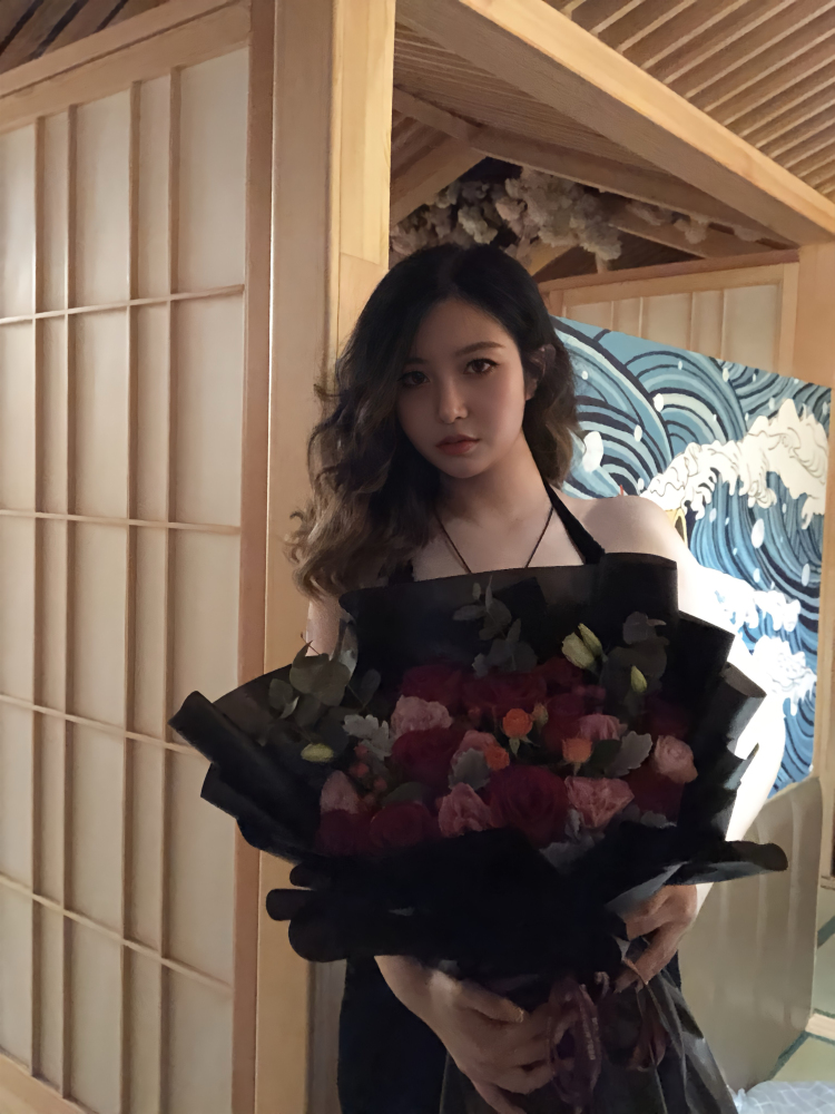 Medusa(哲学版)-湖北省·武汉市·江岸区-抖音-可武汉本地探店 接寄拍 有审美会p图 161cm 55kg 有要求可以相互沟通 尽自己所能 ~