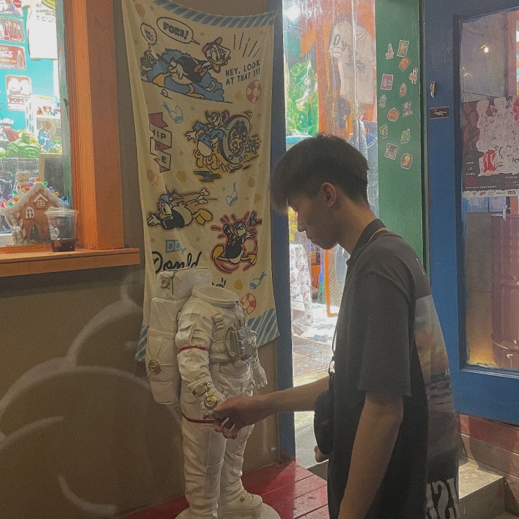 Tutto I_amor perduto-四川省·成都市·郫都区-***-185cm 65kg 会拍照会p图会剪辑 平面模特兼职 淘宝逛逛种草带货 买家秀 新媒体运营