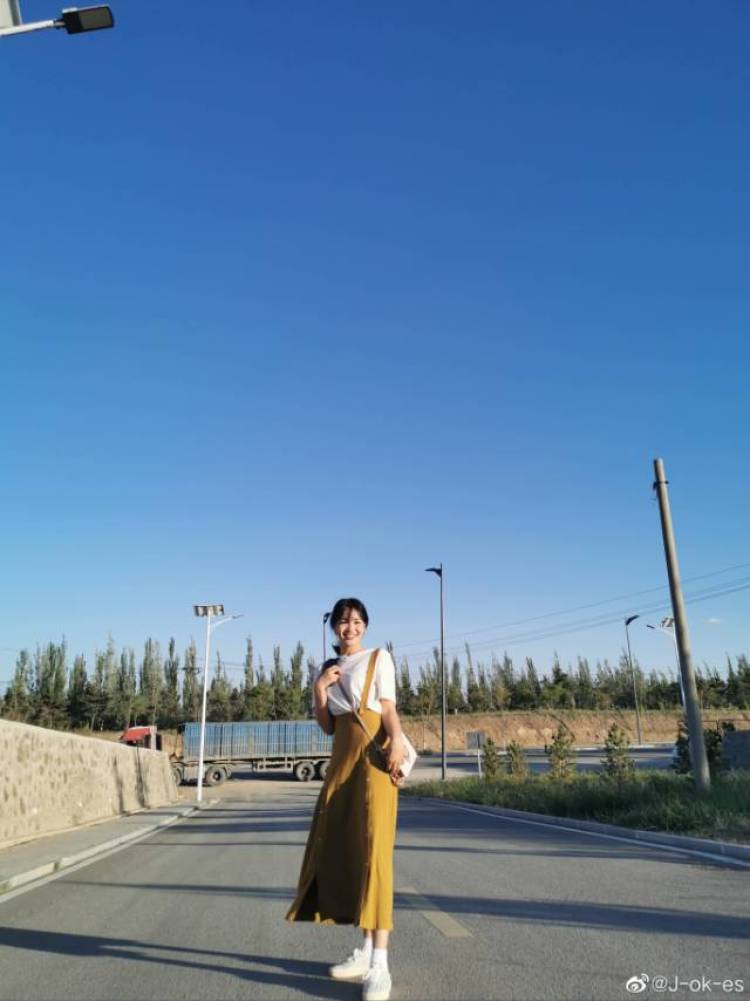 哄哄-内蒙古自治区·赤峰市·巴林右旗-抖音 微博-身高168
体重110
喜欢拍照 会p图
是个新人,可以接买家秀,饰品和服装等做事积极认真,欢迎大家来找我!