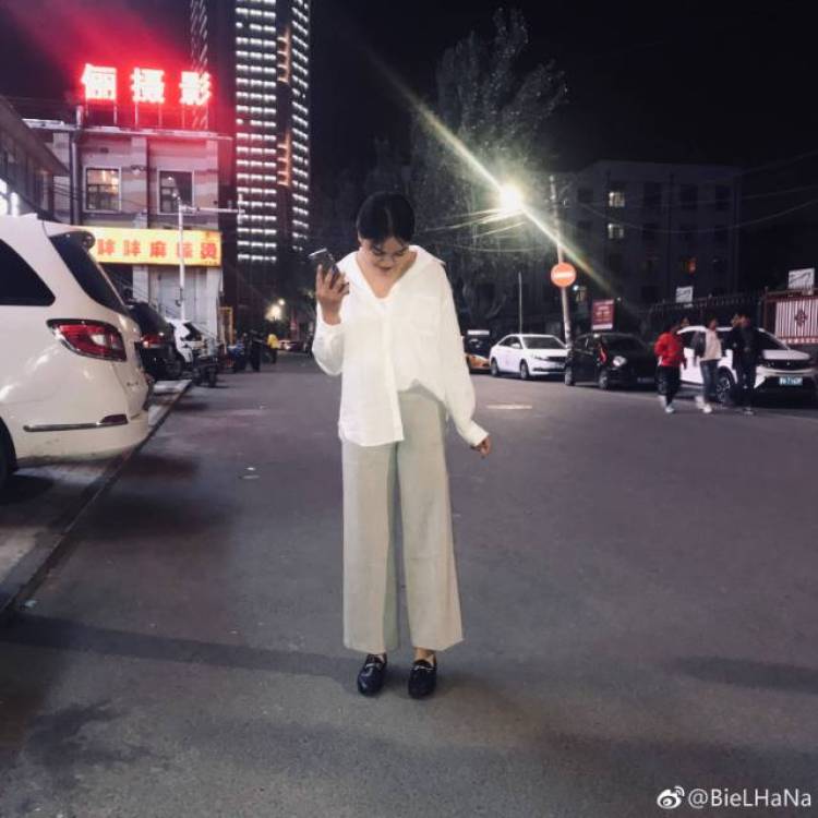 哄哄-内蒙古自治区·赤峰市·巴林右旗-抖音 微博-身高168
体重110
喜欢拍照 会p图
是个新人,可以接买家秀,饰品和服装等做事积极认真,欢迎大家来找我!