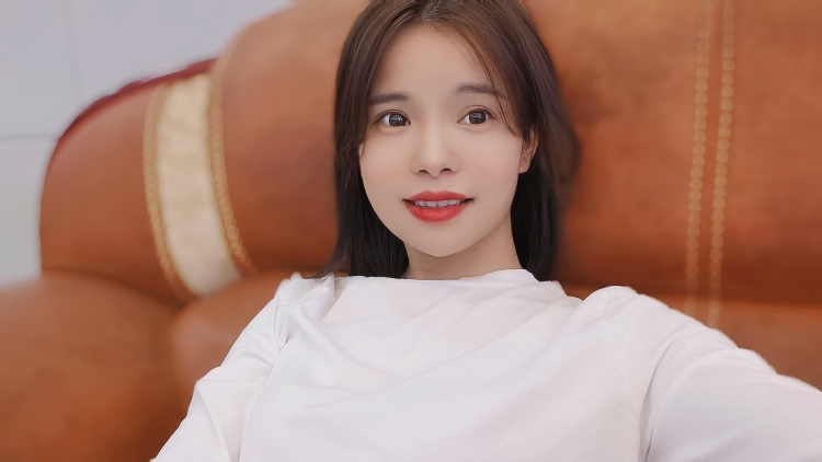 小李呀!🎈-江苏省·苏州市·姑苏区--本人性格开朗活泼!热爱拍照!喜欢穿搭!喜欢打卡网红店!身高159-体重43KG!有需要的商家需要寄拍的联系我!