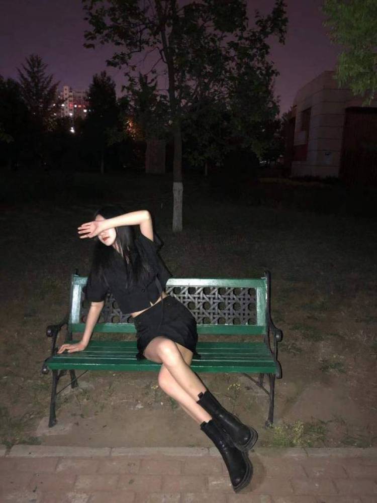 &🌵-河北省·唐山市·路北区--净身高175cm,体重105g,颜值不算太低,会用手机软件修图,风格不限。妆面自己设计,拍摄是朋友帮忙。