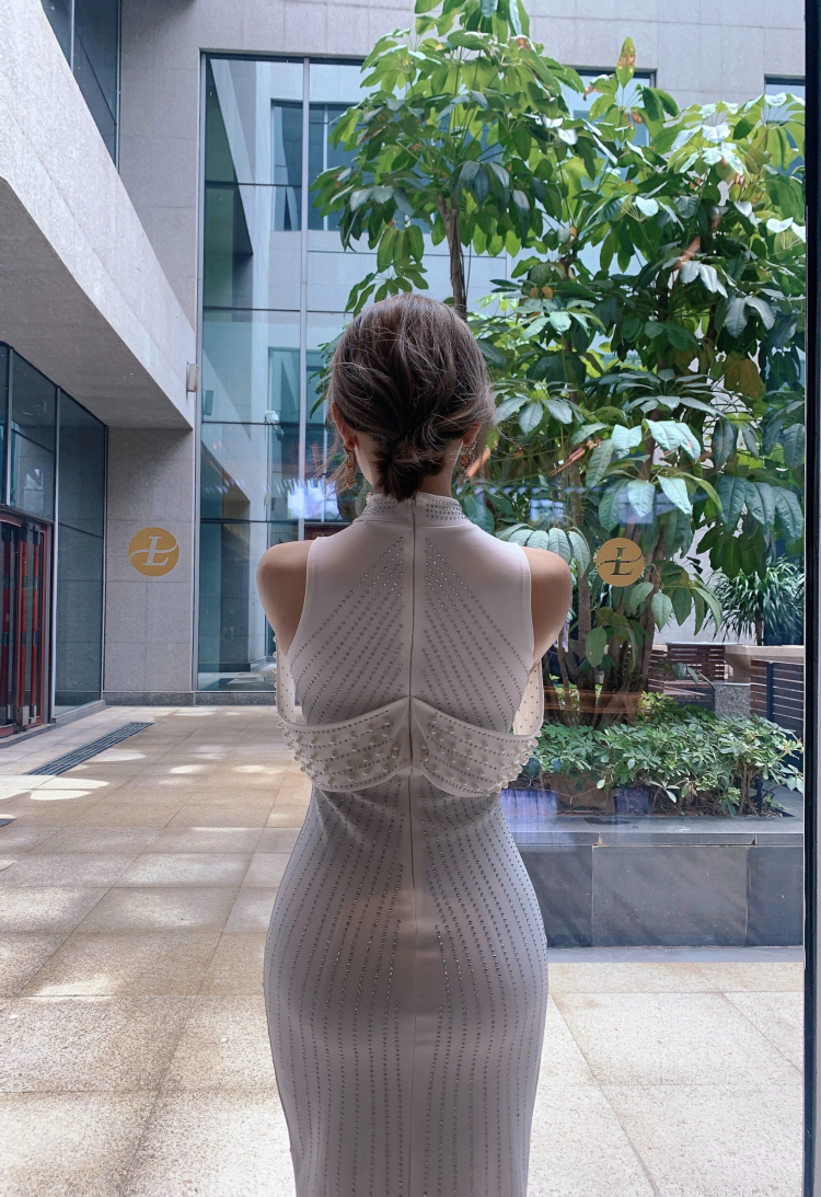Moon-福建省·厦门市·思明区-抖音,***-人在厦门,可约拍或者寄拍。身高156体重92,五官端正,身材比例体型好,适合各种修身服装,宴会礼服,出片高,价格优!
