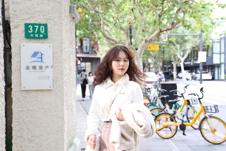 Esmeralda-上海市·上海市·青浦区--爱好拍照 会修图 可以接饰品类或者服装类的寄拍 出图快 希望商家可以联系我~