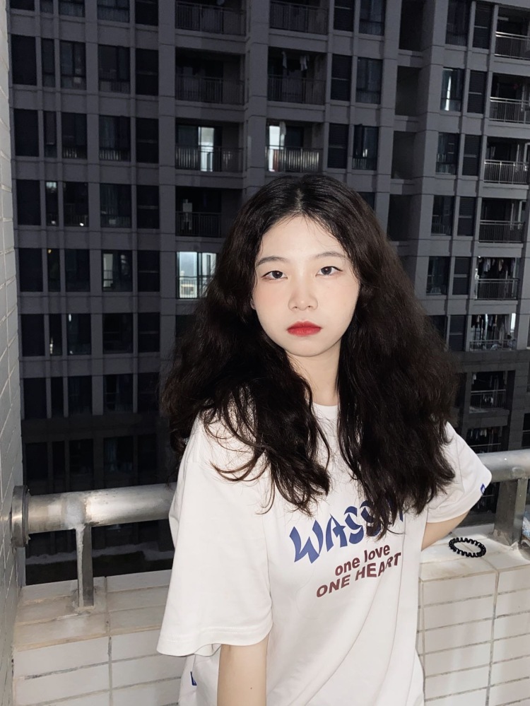 阿然-广东省·清远市·清城区--可接衣服包包化妆品护肤品等都可以拍,什么风格都可以尝试,擅长拍照修图剪视频,出图速度快有耐心!
