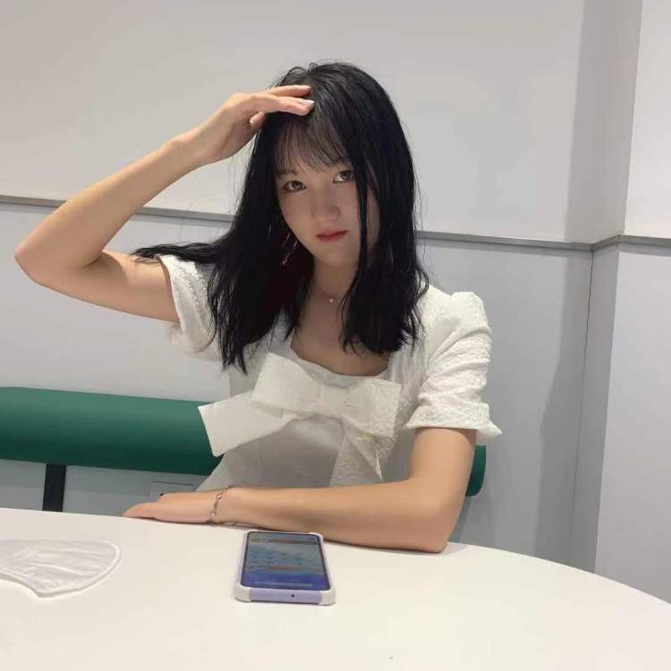 是小刘呀~-湖北省·荆州市·沙市区--接寄拍 寄拍 寄拍 身高161 体重 43kg 虽然没有什么特长 但时间自由 喜欢出去玩 拍照 拍小视频 记录生活 喜欢拍好看的照片 更喜欢好看的衣服 包包 鞋子