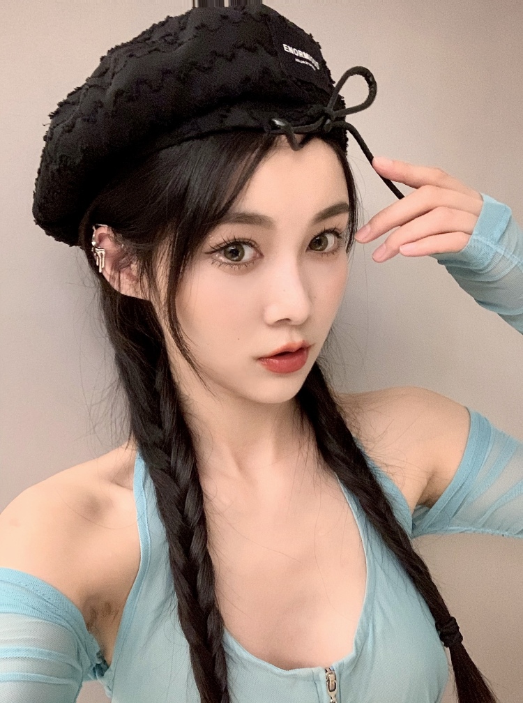 小彩林-江苏省·南京市·浦口区-微博 ***-日常喜欢探店打卡,服饰搭配~擅长拍照修图,审美在线哦~身高170、体重98,有五年模特经验~