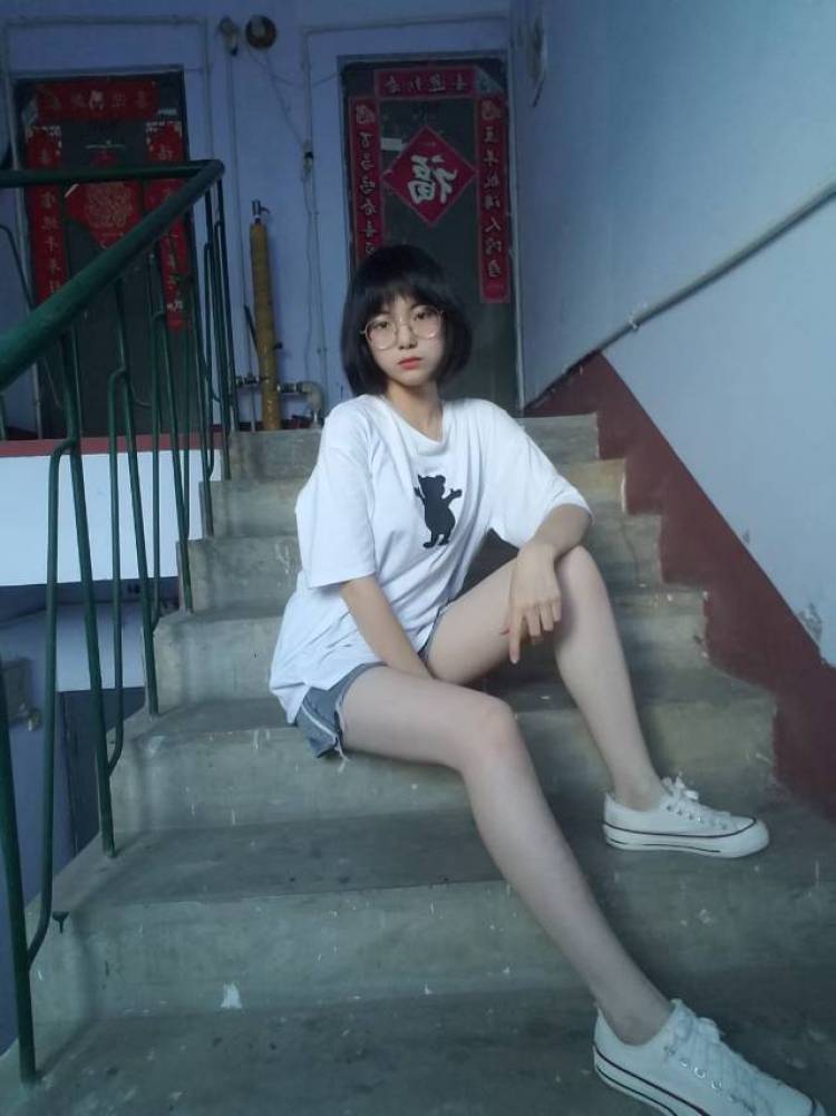 🌟星星泡面🌟-辽宁省·盘锦市·兴隆台区-***-身高157,体重44公斤,可以做封面寄拍模特,也可以拍买家秀