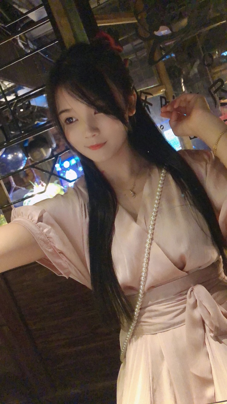烟雨·梦兮🍀-广东省·广州市·天河区-抖音-一名舞蹈老师，身高163体重103，平时也爱去探网红咖啡店拍照片，接单寄拍模特，服装，鞋子，饰品类皆可，会修图会拍照。