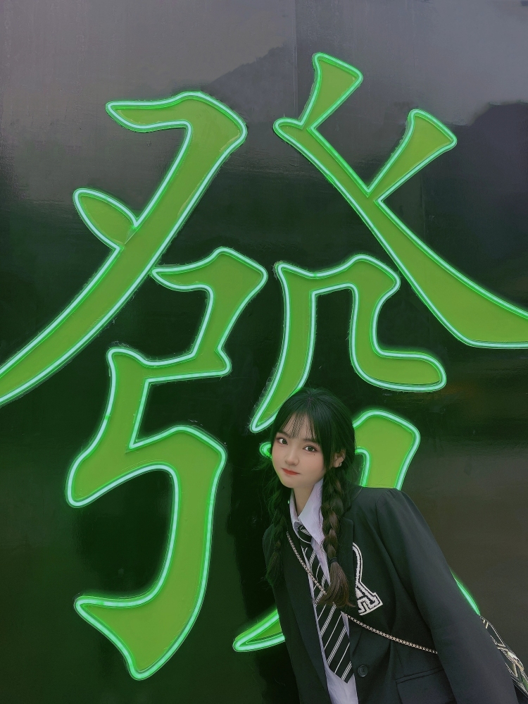 小羊Lucky-四川省·成都市·锦江区-微博 -热爱拍照 旅游 买家秀 穿搭分享 测评种草
探店打卡 主持商演
自由职业者 
专业特长：播音主持 酒店管理 行政接待
形体礼仪老师 操课教练  编舞老师
高级健康管理师i dsu国际运动舞蹈裁判员
中