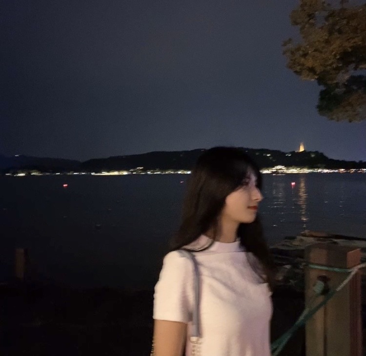Xinyue Wong.-上海市·上海市·松江区--身高160cm 体重42kg
大二在校生 平时喜欢拍照
希望可以接寄拍单