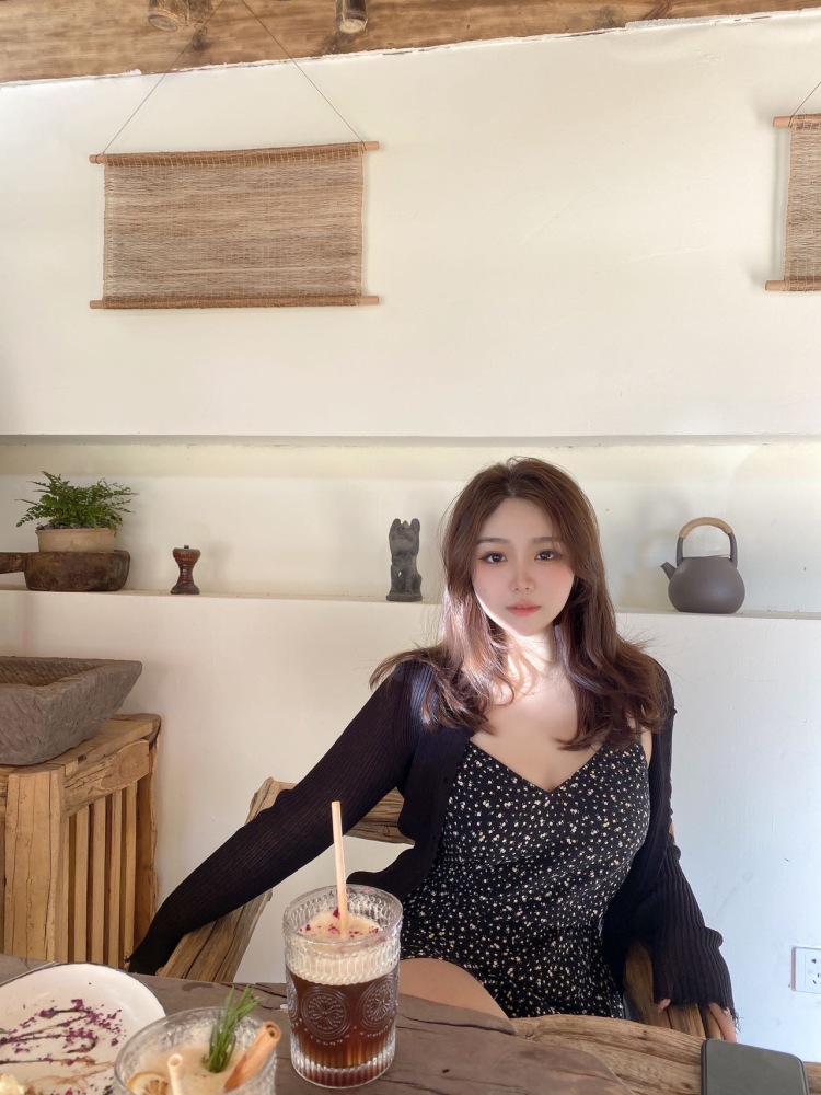 🎐 J-广东省·东莞市·长安镇--有做过主播,爱好精修p图,美妆,美瞳,衣服饰品等等都可以。在线接单,认真对待,速度完成