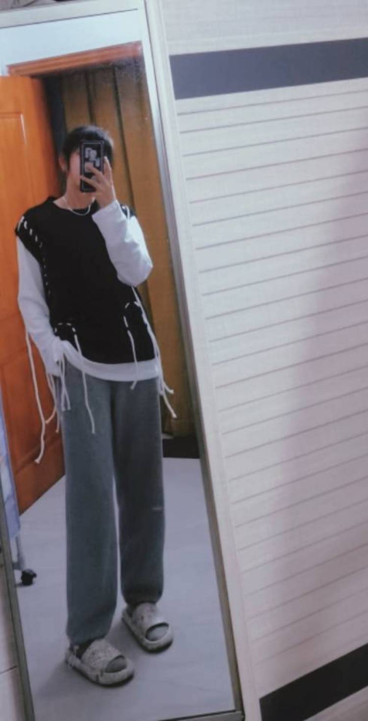 微微-广东省·惠州市·惠城区-抖音:微微945-接寄拍  衣服鞋子包包外套都可  身高170体重48鞋码37  做过模特走过商演  希望各位商业关注一下我  谢谢！