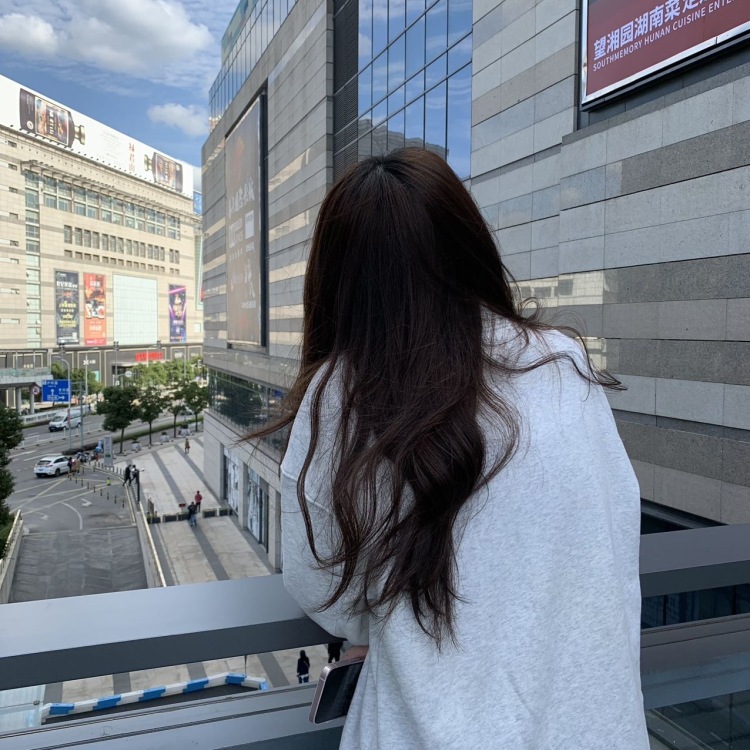 鹅-上海市·上海市·徐汇区--衣服鞋子包包化妆品首饰都可以 会拍照会p图 做事不磨叽 能拍出高质量的返图 素人模特