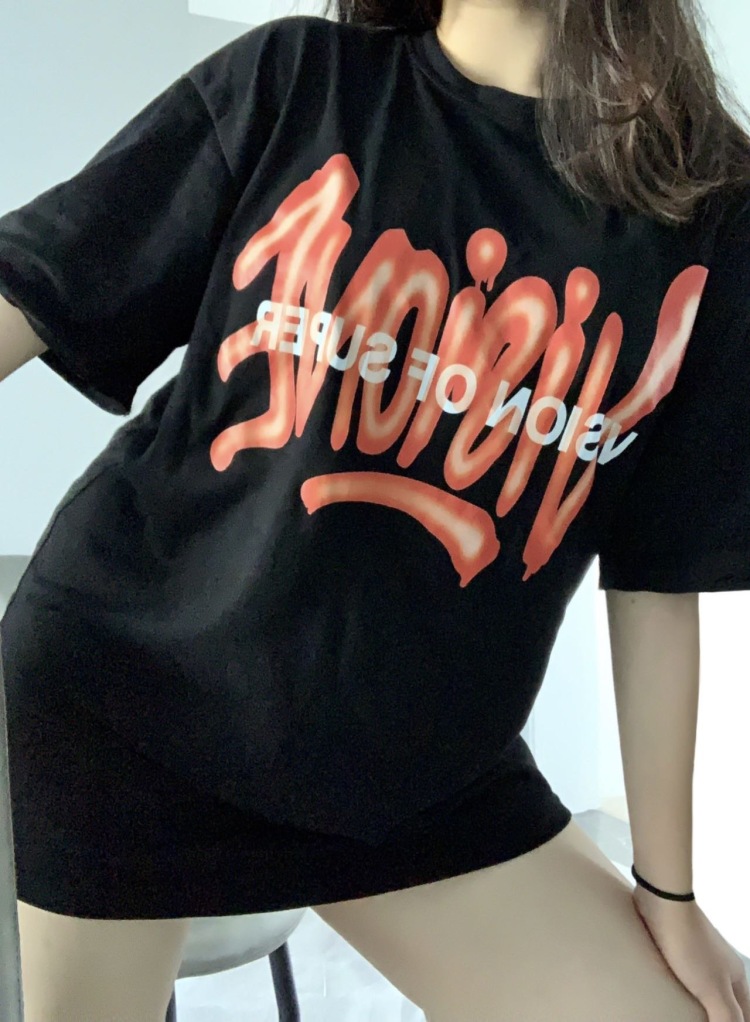 鹅-上海市·上海市·徐汇区--衣服鞋子包包化妆品首饰都可以 会拍照会p图 做事不磨叽 能拍出高质量的返图 素人模特