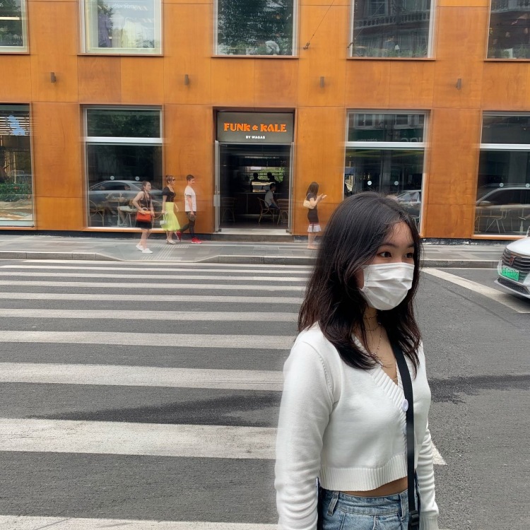 鹅-上海市·上海市·徐汇区--衣服鞋子包包化妆品首饰都可以 会拍照会p图 做事不磨叽 能拍出高质量的返图 素人模特