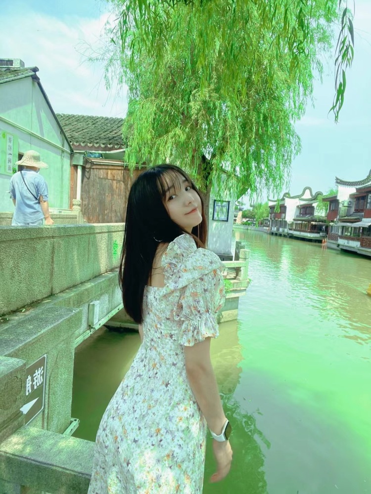 偷月亮的猫-上海市·上海市·浦东新区--接寄拍，各种服装风格皆可，素人一枚，会拍照会批图，💛身高165cm💛体重50kg💛