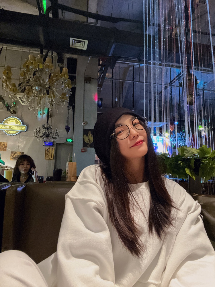 偷月亮的猫-上海市·上海市·浦东新区--接寄拍，各种服装风格皆可，素人一枚，会拍照会批图，💛身高165cm💛体重50kg💛