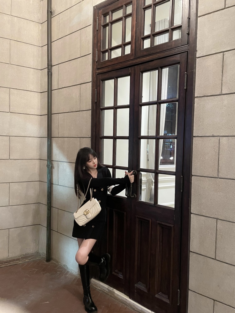 SU-湖北省·武汉市·硚口区--做过淘宝模特兼职,以前是主播,拍照风格大概是纯欲网红风,出片快,质量好,基本原相机直拍,画质清晰