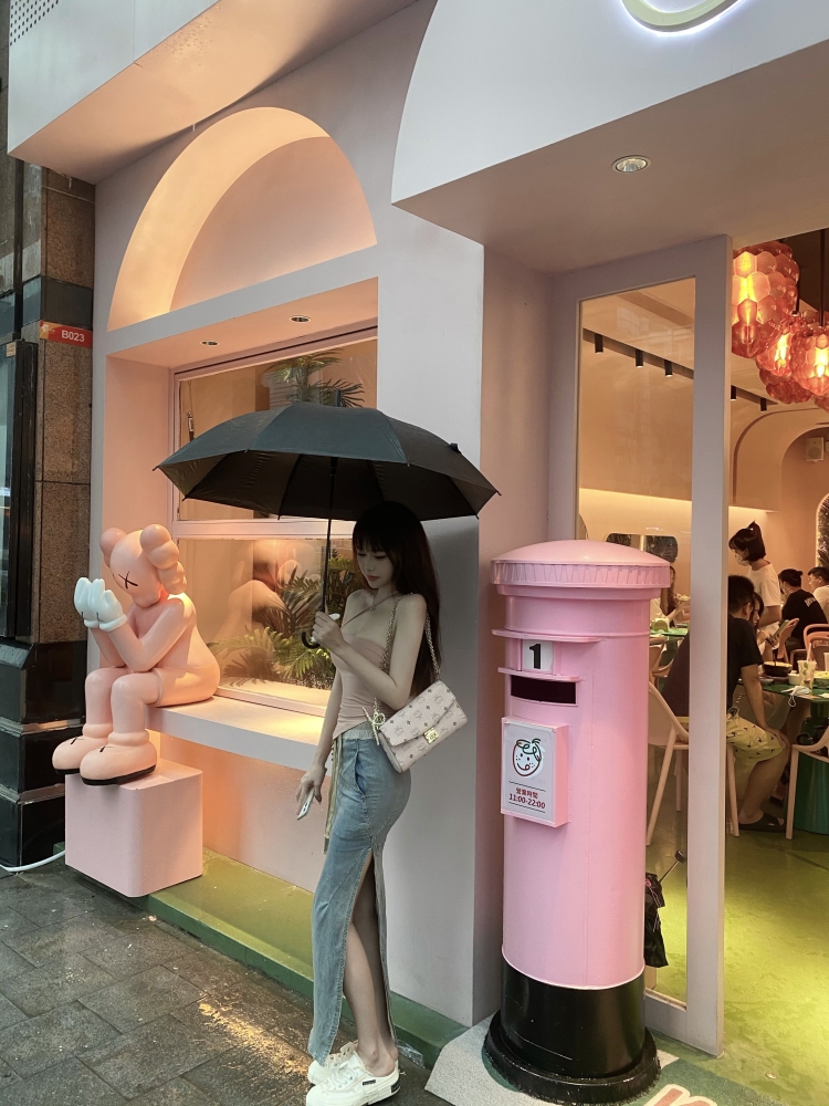 SU-湖北省·武汉市·硚口区--做过淘宝模特兼职,以前是主播,拍照风格大概是纯欲网红风,出片快,质量好,基本原相机直拍,画质清晰