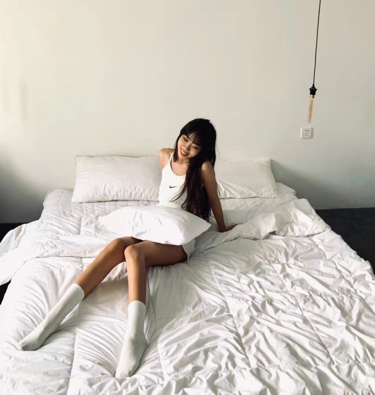 小野慧子-云南省·昆明市·呈贡区-微博 抖音-身高166 体重46kg 会拍照 会ps 可以发卖家秀 做寄拍模特